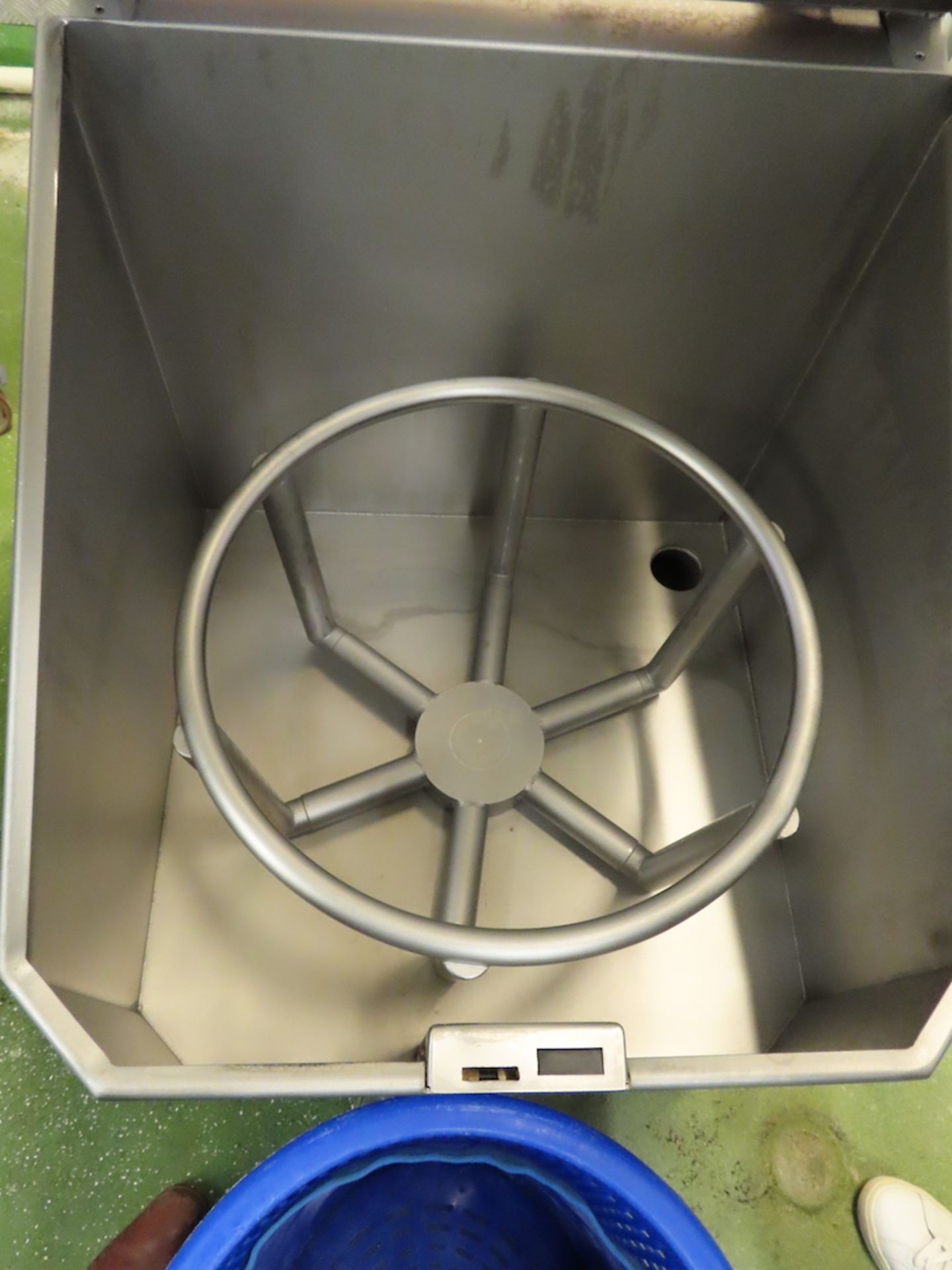 KRONEN SALAD SPINNER. - Image 2 of 4