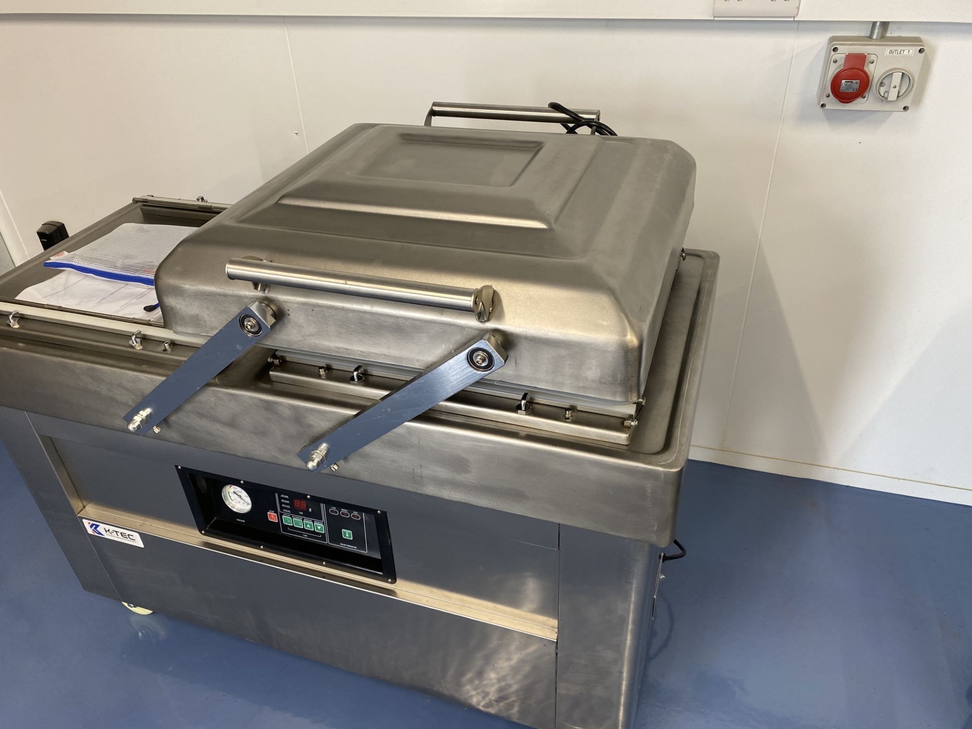 BRAND NEW DOUBLE CHAMBER VACUUM PACKER. - Image 7 of 8