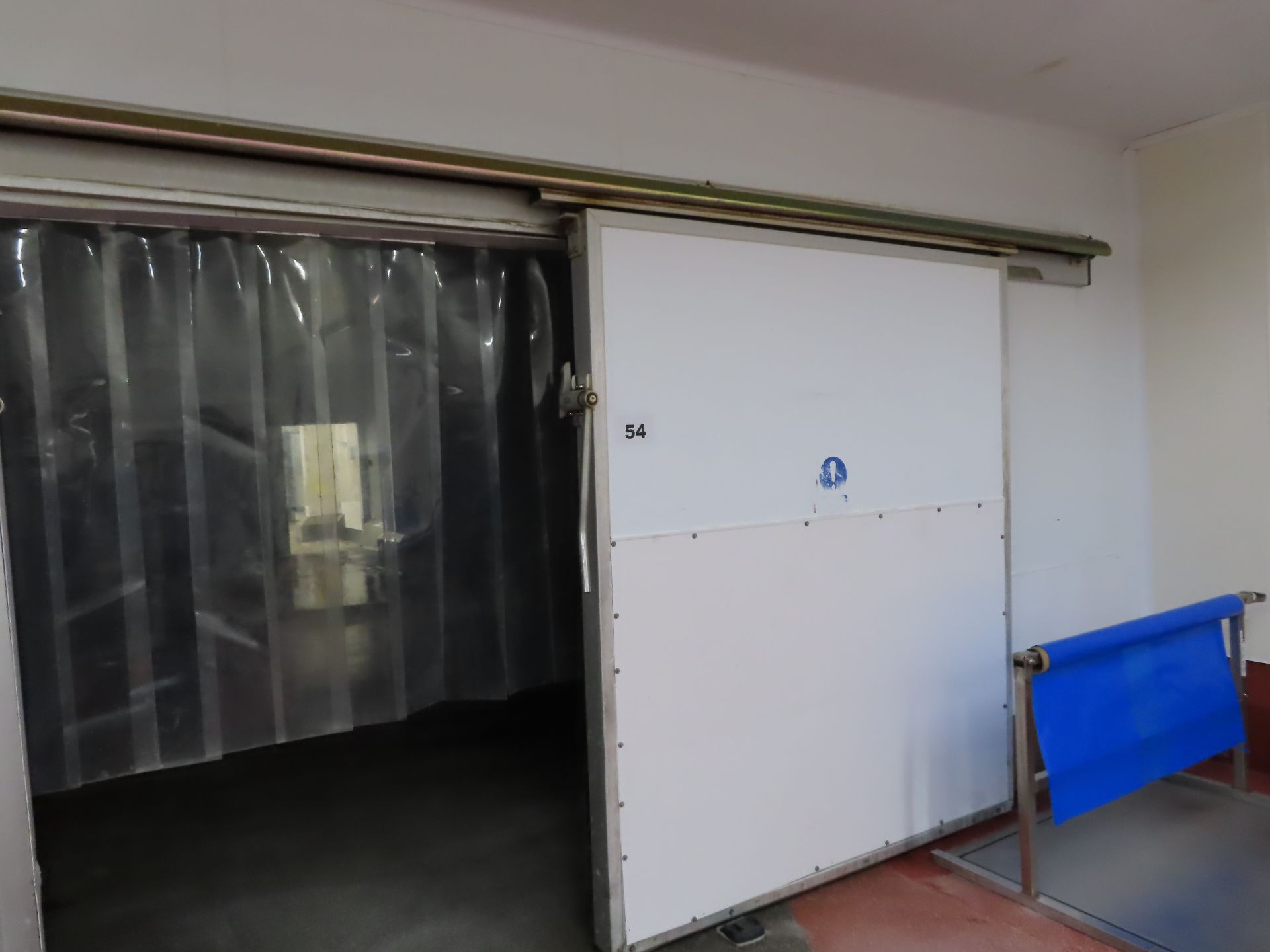 SLIDING DOOR. - Image 2 of 2