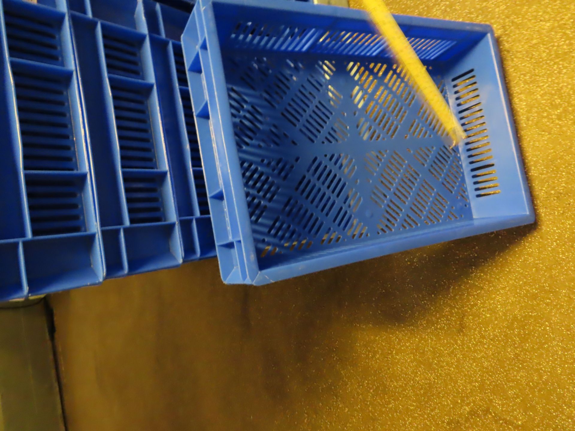 6 X PALLETS OF TRAYS (APPROX. 80 BLUE TRAYS ON EACH PALLET). - Image 3 of 6
