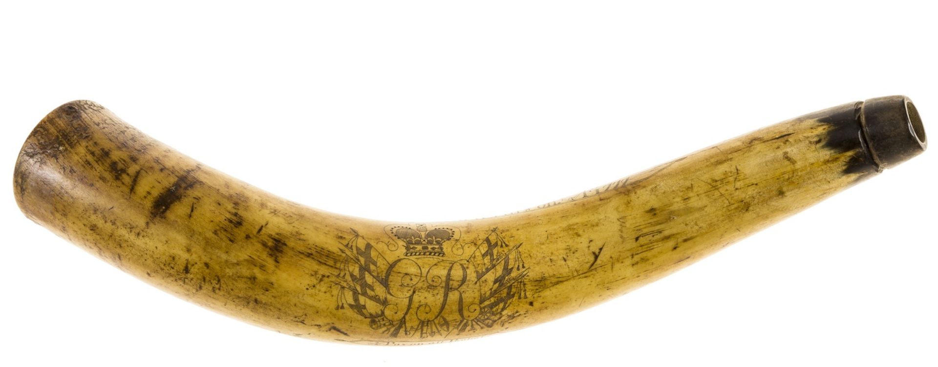 American Revolution.- Loyalist's cow powder horn, engraved with the cypher "GR" for George III … - Bild 2 aus 4