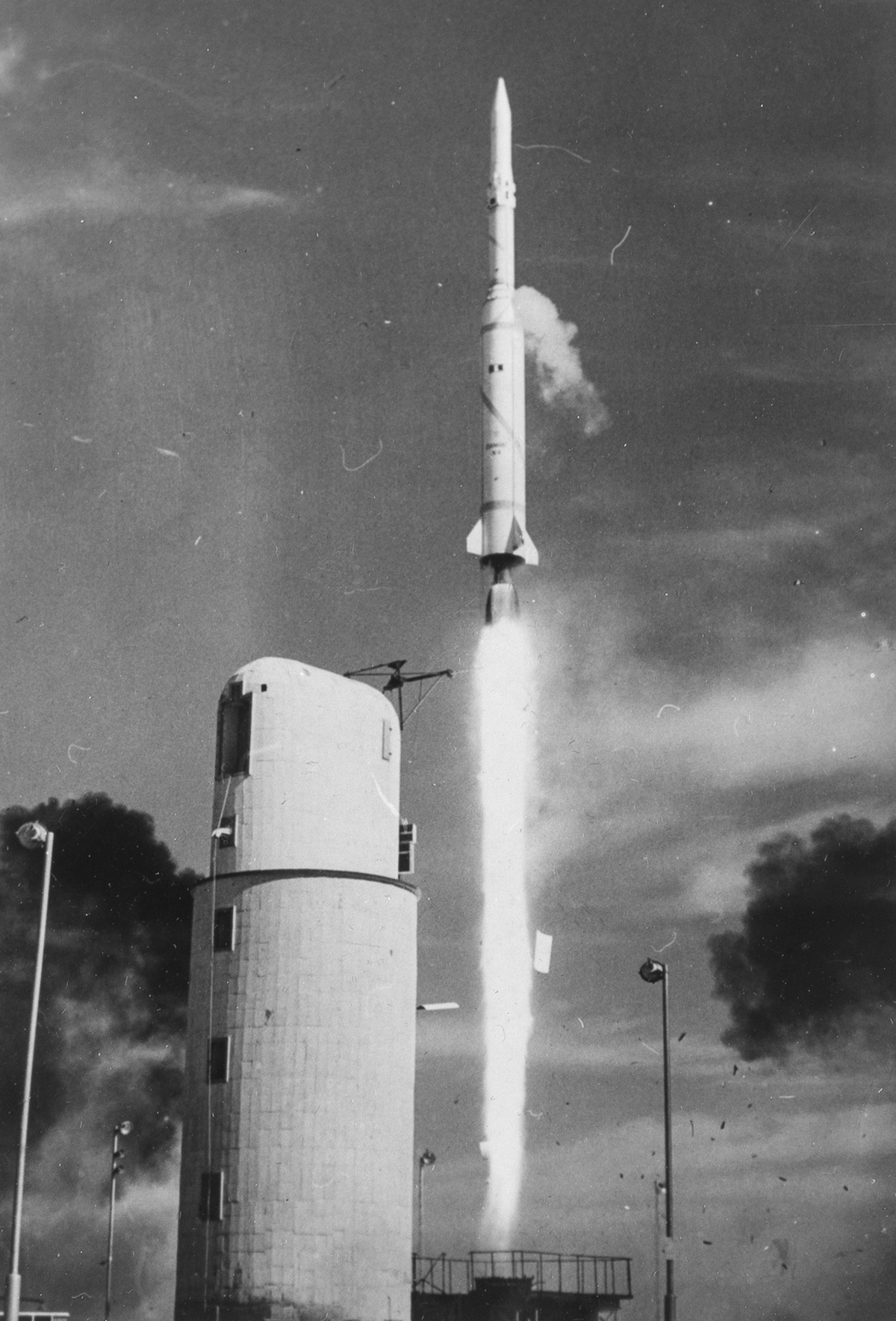 Rockets and Satellites.- A varied collection of European subjects including Britain's Blue Streak … - Image 2 of 2