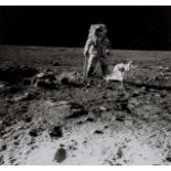 Apollo 12.- Bean (Alan) Pete Conrad holds the U.S. Flag; Pete Conrad at the Surveyor Crater, …