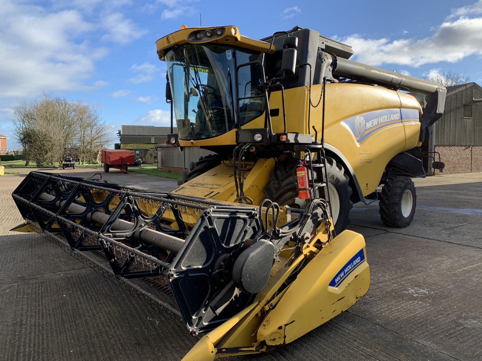 2012 New Holland CX5080 Combine Harvester YX62 BYZ, 885 threshing hours, 20' extending bed header - Image 18 of 18