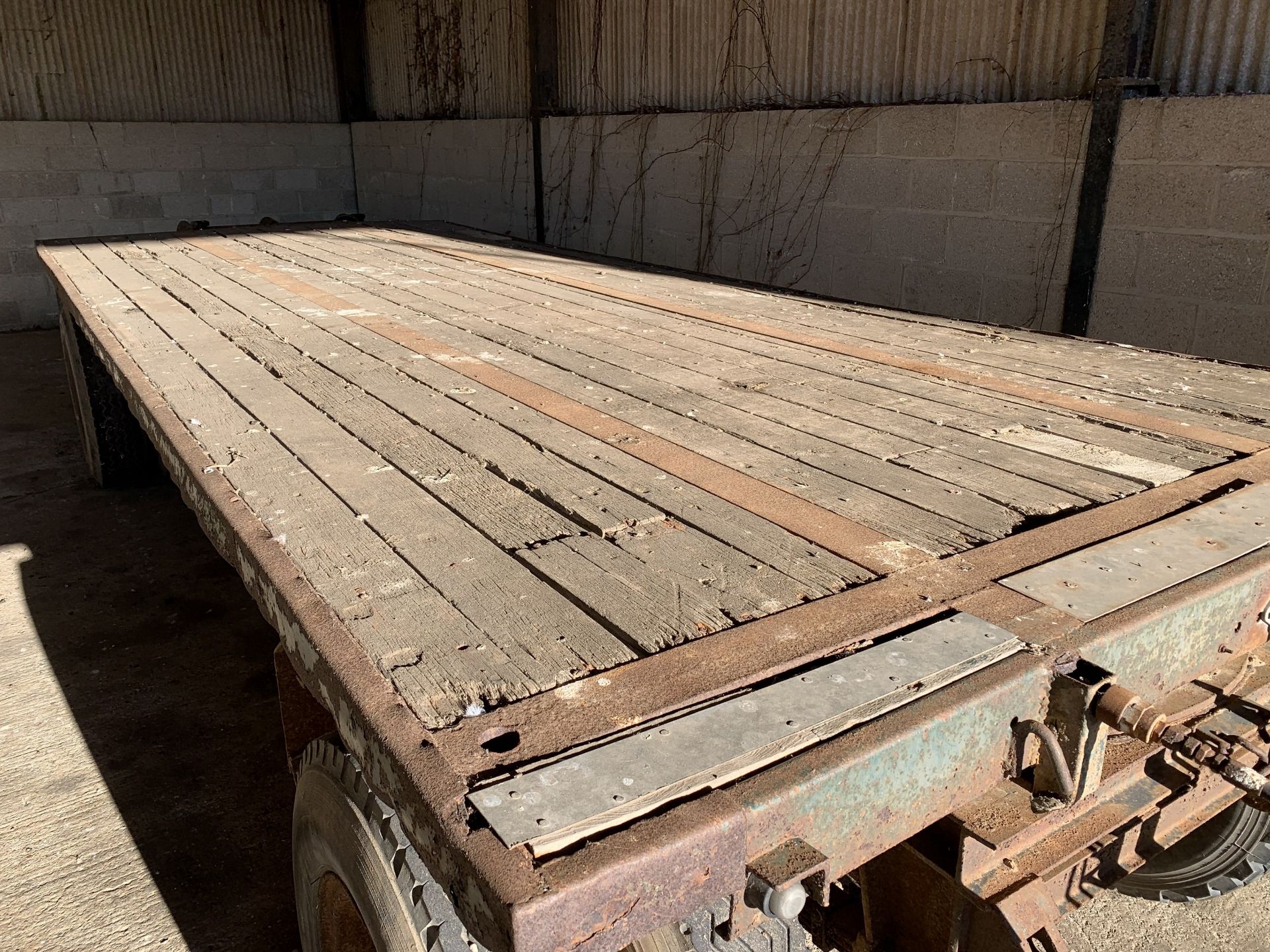 Artic 20' bale trailer, timber floor - Image 3 of 3