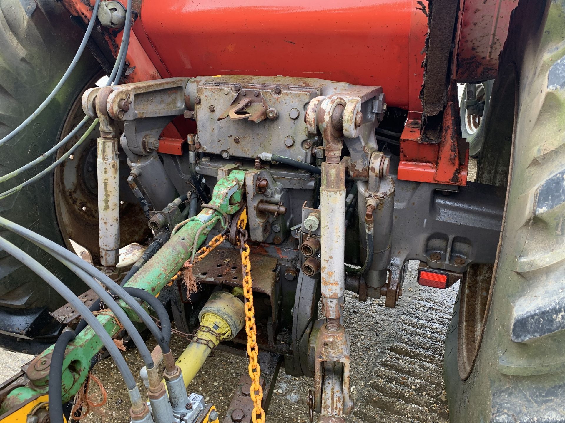 1983 Massey Ferguson 2620 2wd tractor, A654 MRH, 6861 hours, 16.9R38 rear tyres with - Image 5 of 6