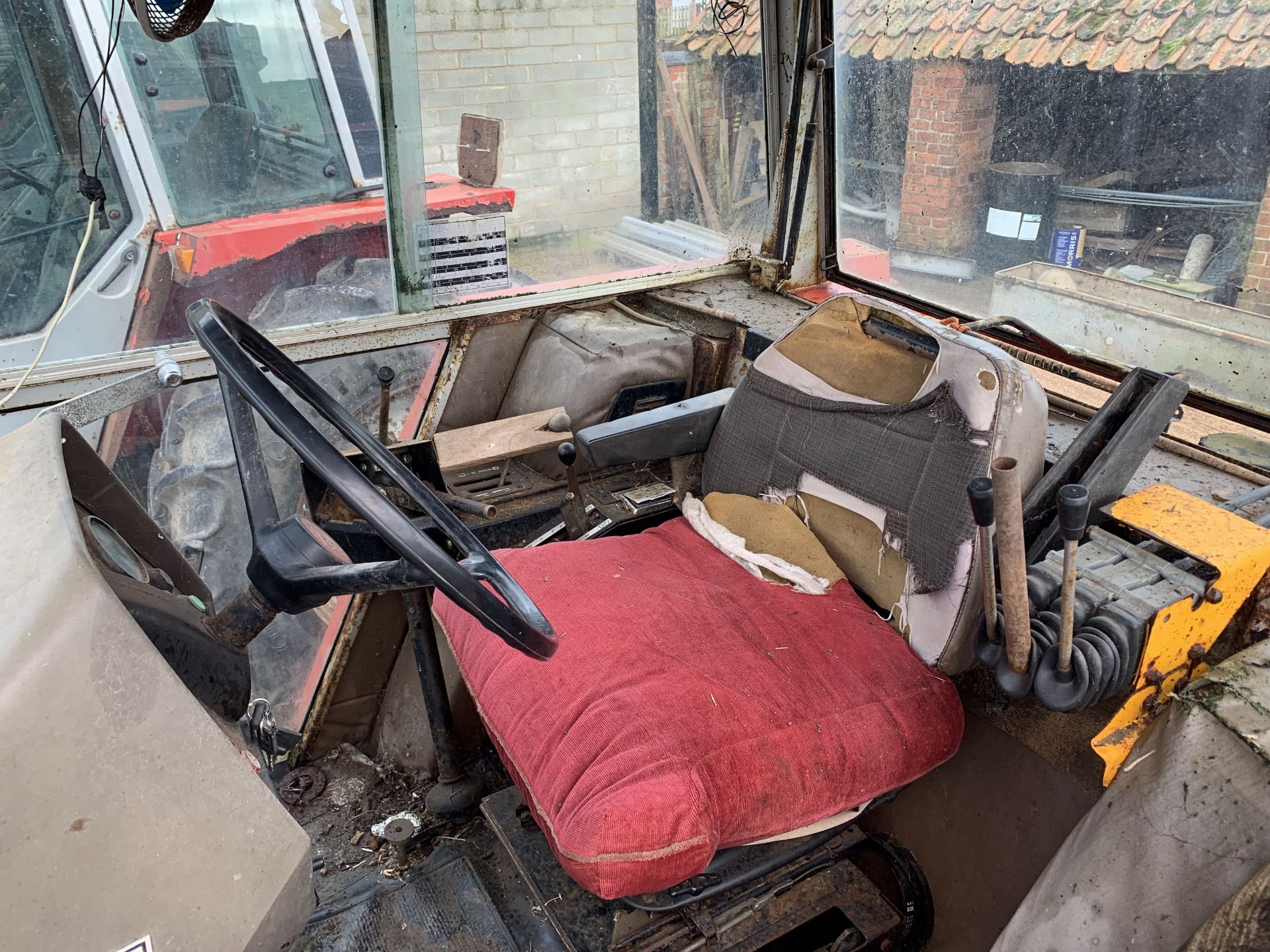 1983 Massey Ferguson 2620 2wd tractor, A654 MRH, 6861 hours, 16.9R38 rear tyres with - Image 4 of 6