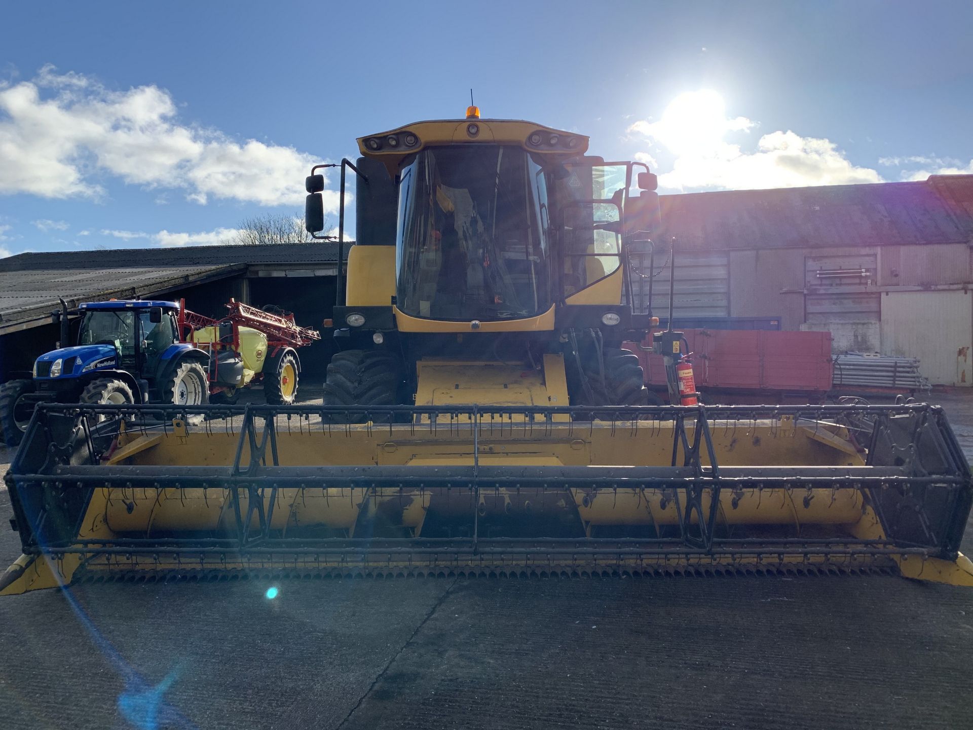 2012 New Holland CX5080 Combine Harvester YX62 BYZ, 885 threshing hours, 20' extending bed header - Image 11 of 18