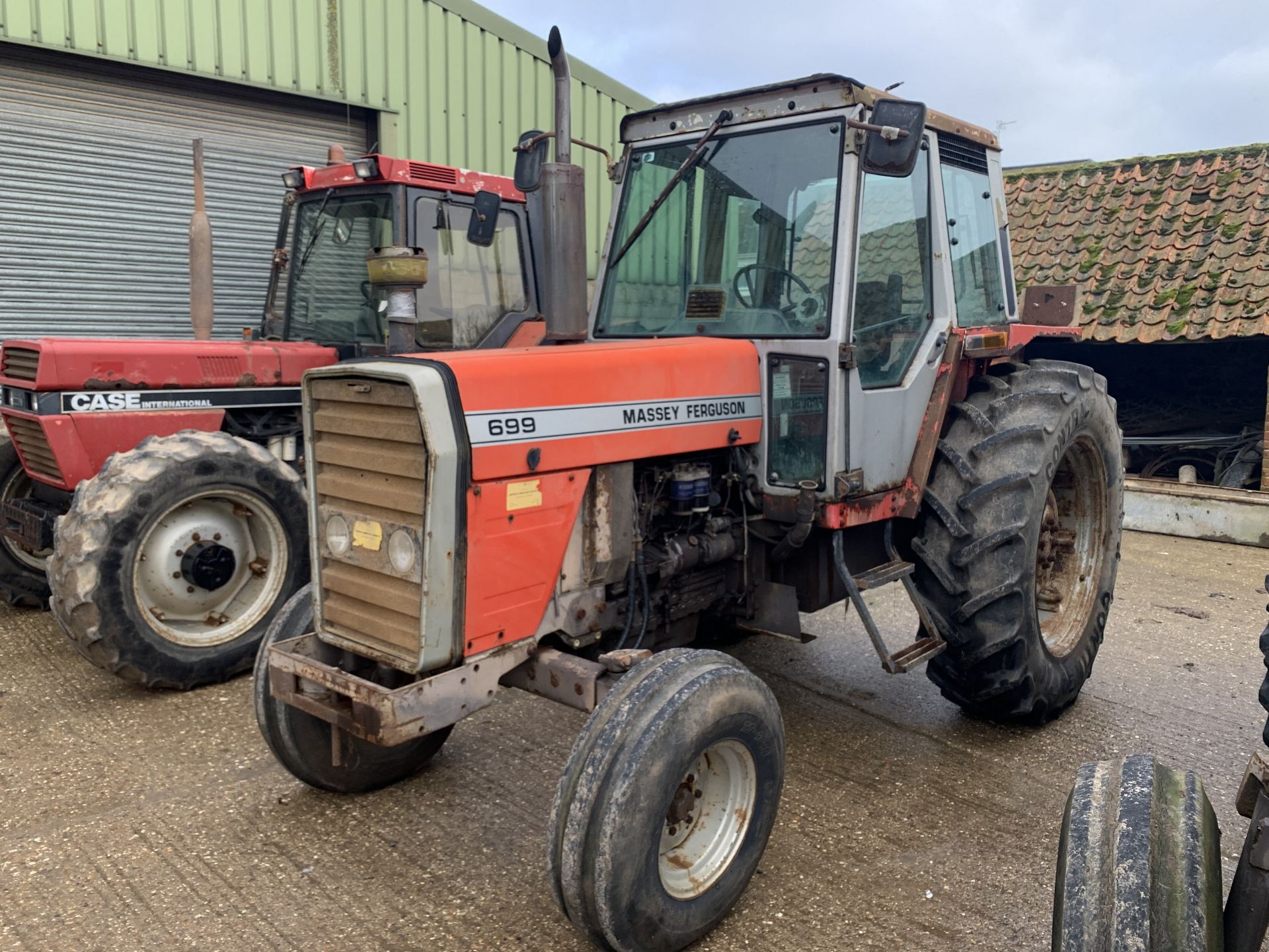 1985 Massey Ferguson 699 2wd tractor, C216 CAT, 7992 hours, runner, 420/85R38 rear tyres with