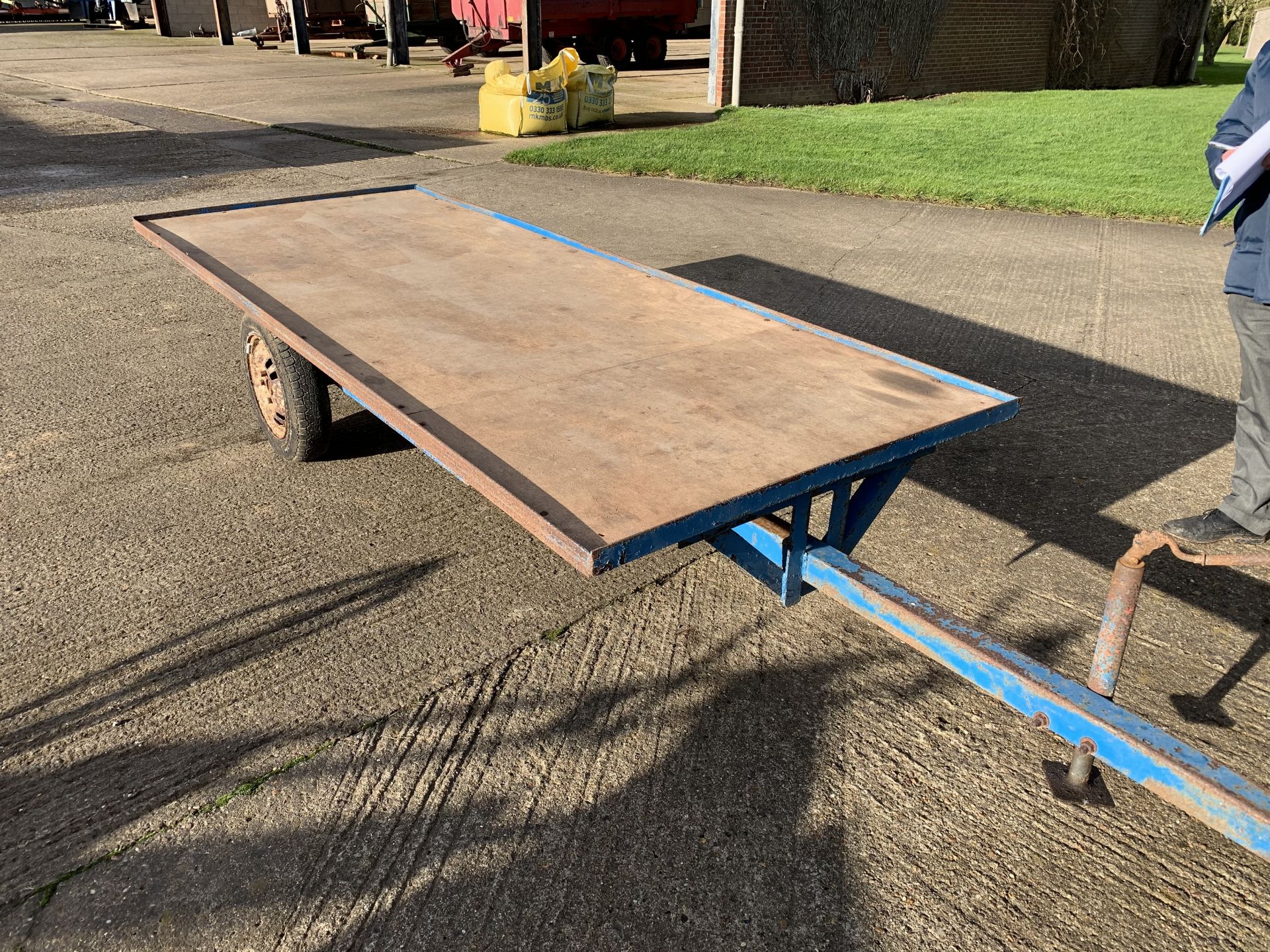 Single axle flat trailer 10.5'x 4'