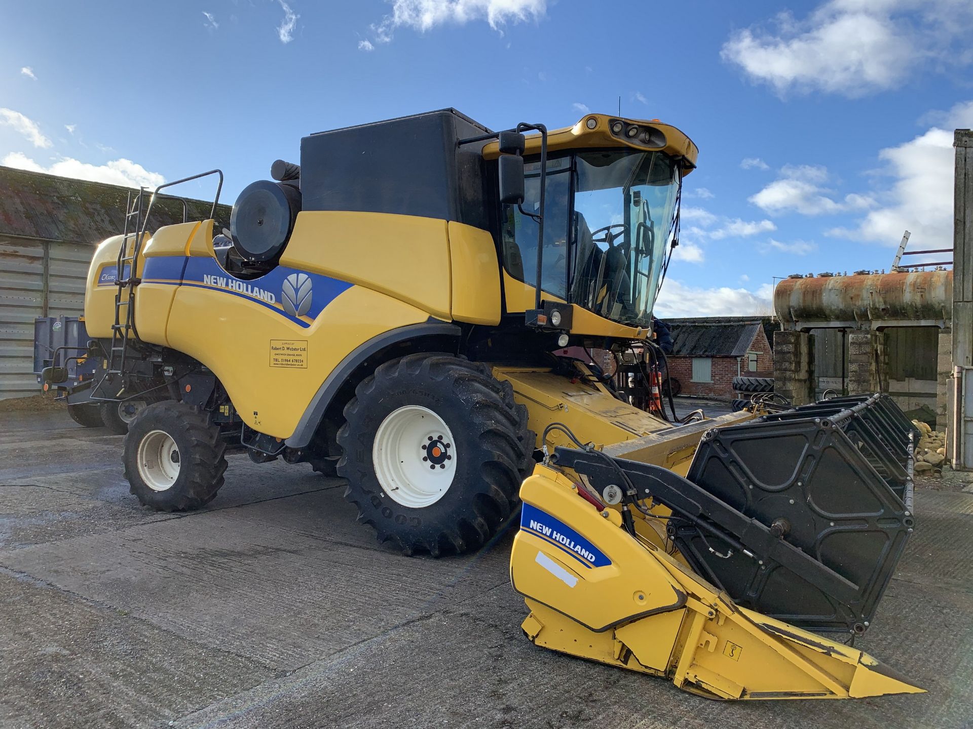 2012 New Holland CX5080 Combine Harvester YX62 BYZ, 885 threshing hours, 20' extending bed header - Image 14 of 18