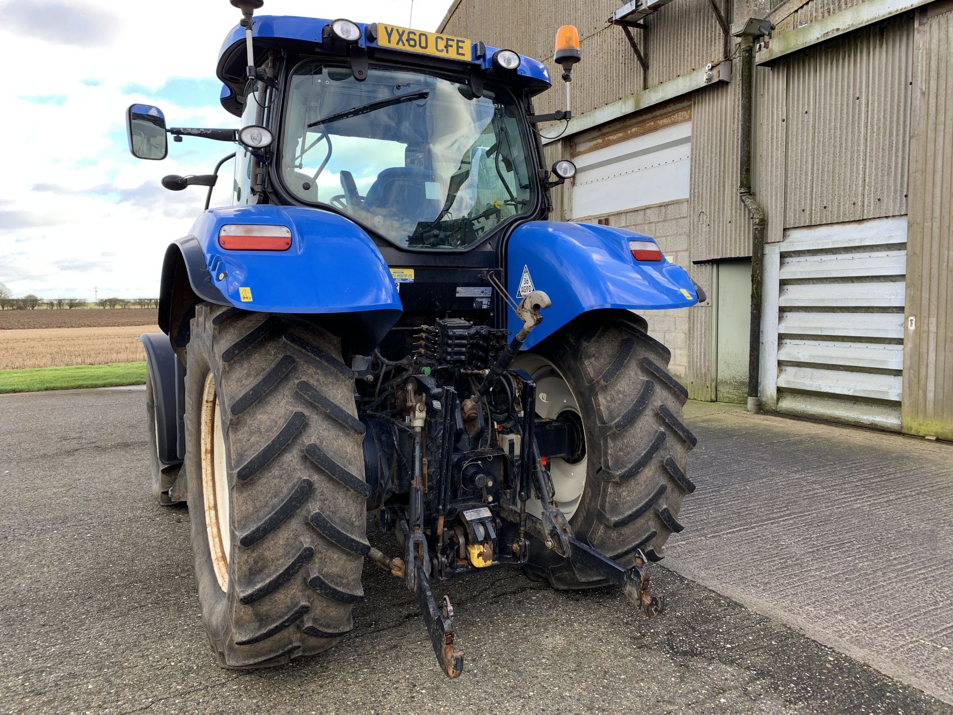 2011 New Holland T6080 tractor YX60 GFE, 2891 hours, 22x 45kg front wafer weights, 520/70R38 rear - Image 8 of 8