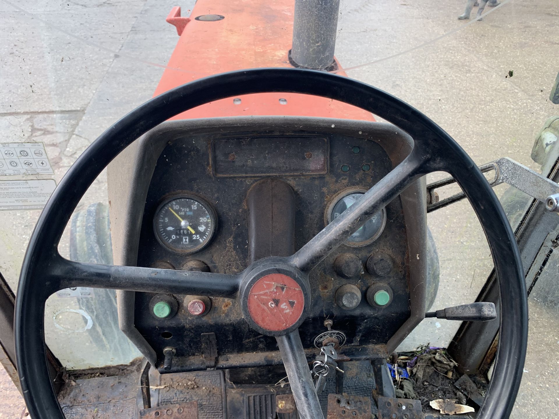 1983 Massey Ferguson 2620 2wd tractor, A654 MRH, 6861 hours, 16.9R38 rear tyres with - Image 3 of 6