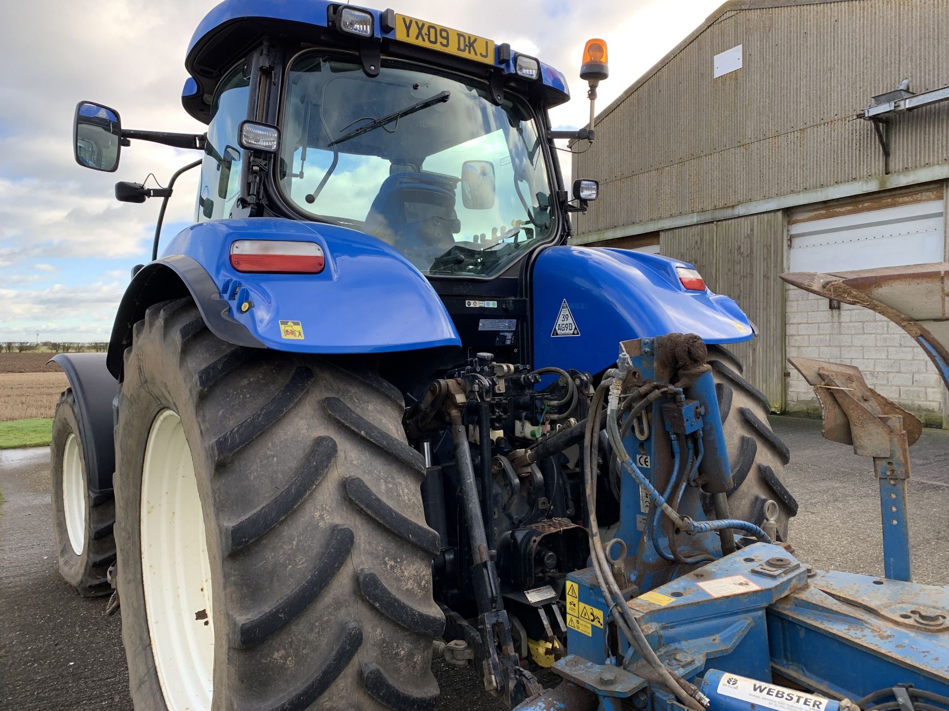 2009 New Holland T7040 tractor YX09 DKJ, 3105 hours, 22x 45kg front wafer weights, 650/65R42 rear - Image 8 of 8