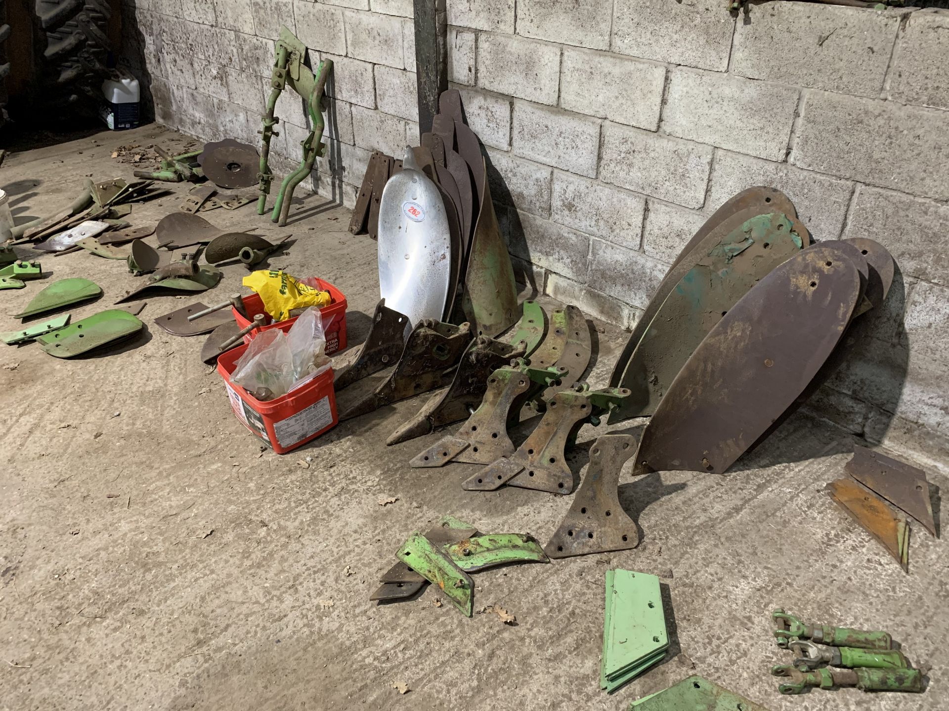 Assorted Dowdeswell plough parts