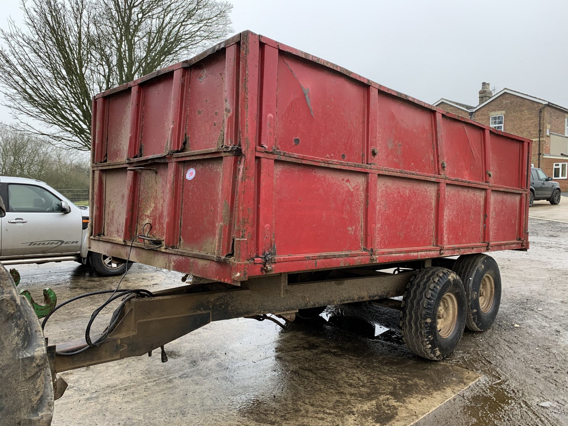 Twin axle grain trailer