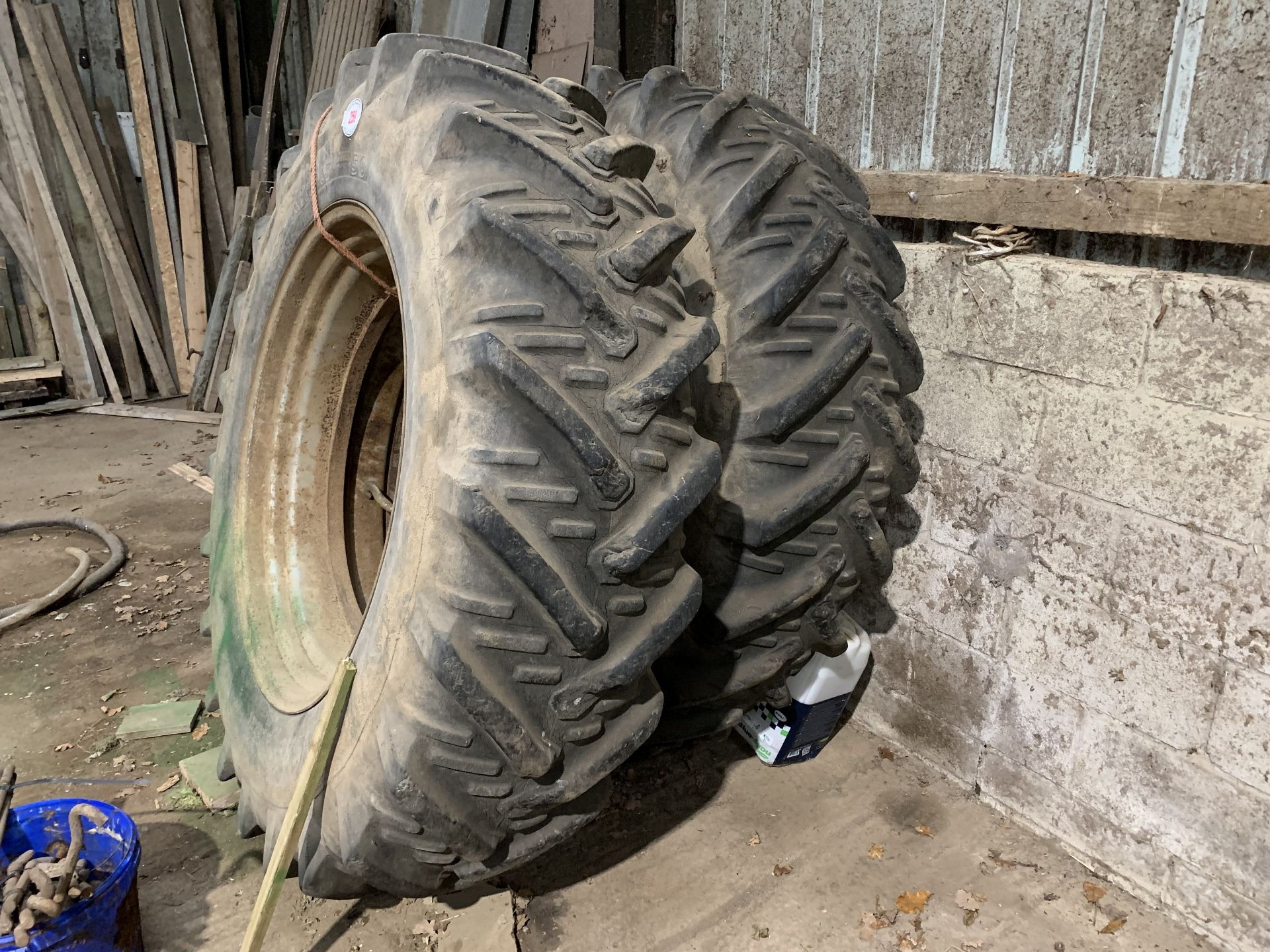 Pr dual wheels & tyres 18.4R38 60% tread, with clamps - Image 3 of 3