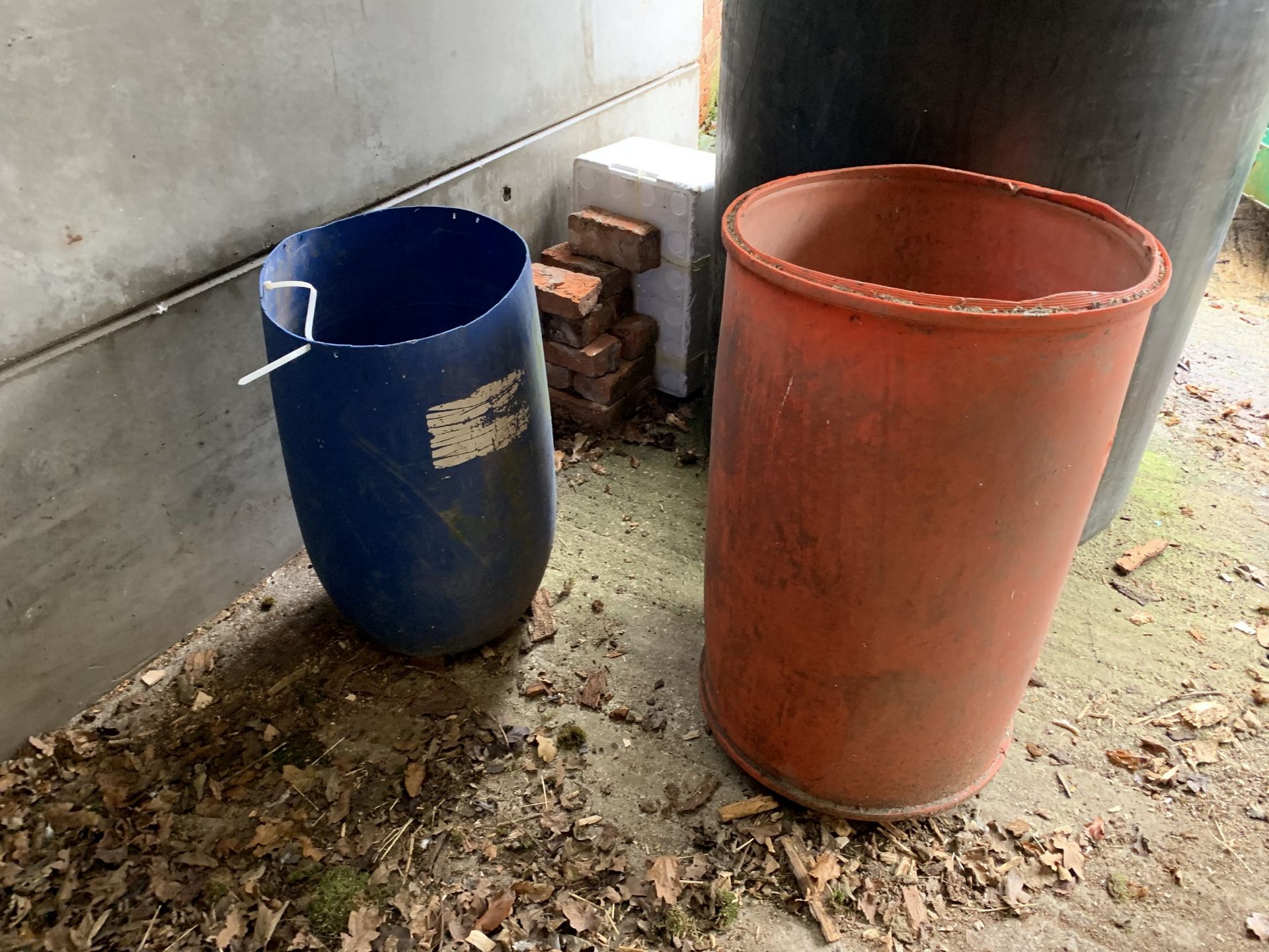 Water tank, water butts & pipe - Image 2 of 2