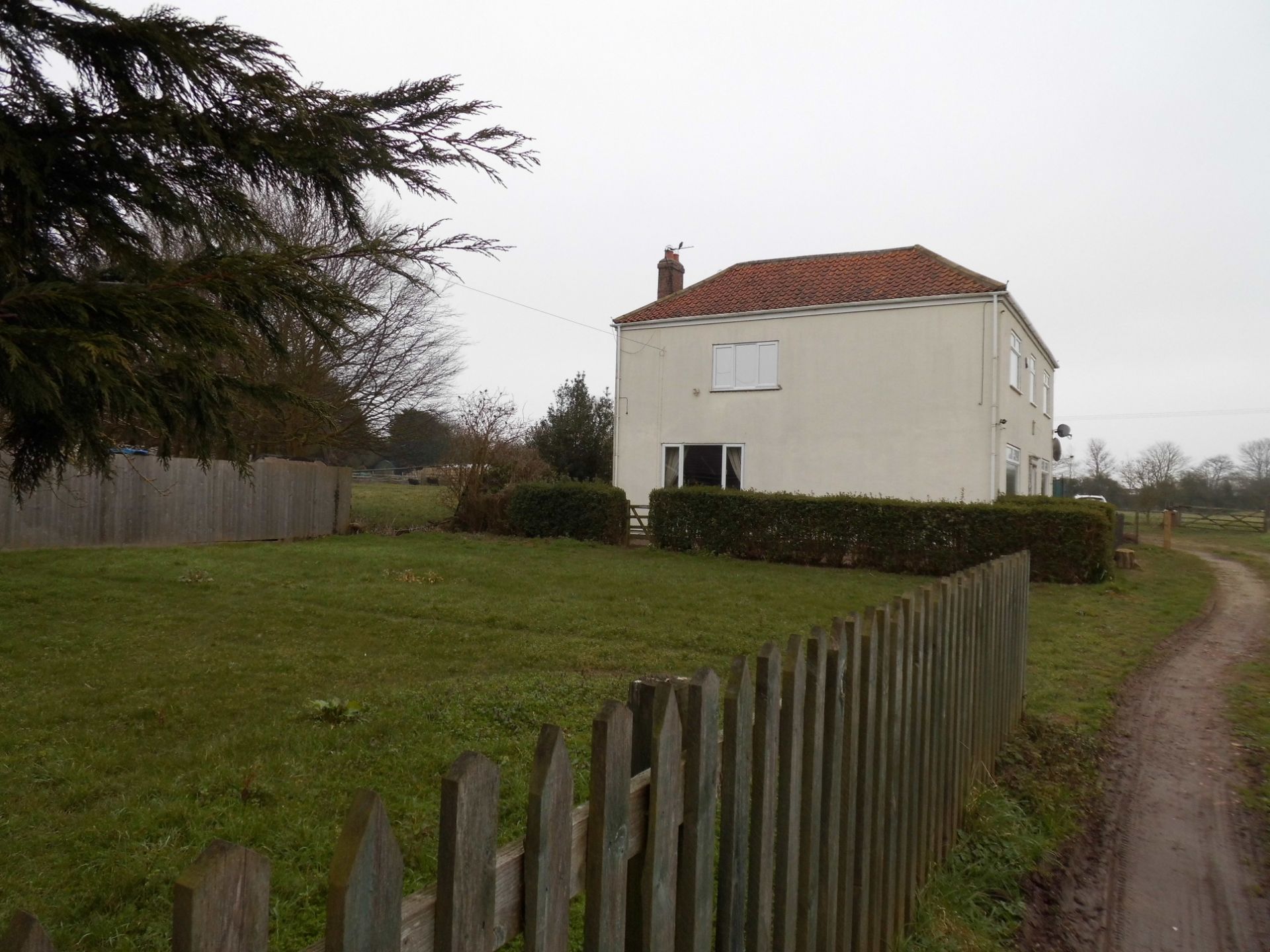 Grange Farm, Humber Lane, Welwick, Hull, HU12 0SA. Farmhouse sat in 3.77ac Grass Paddock. - Image 23 of 33