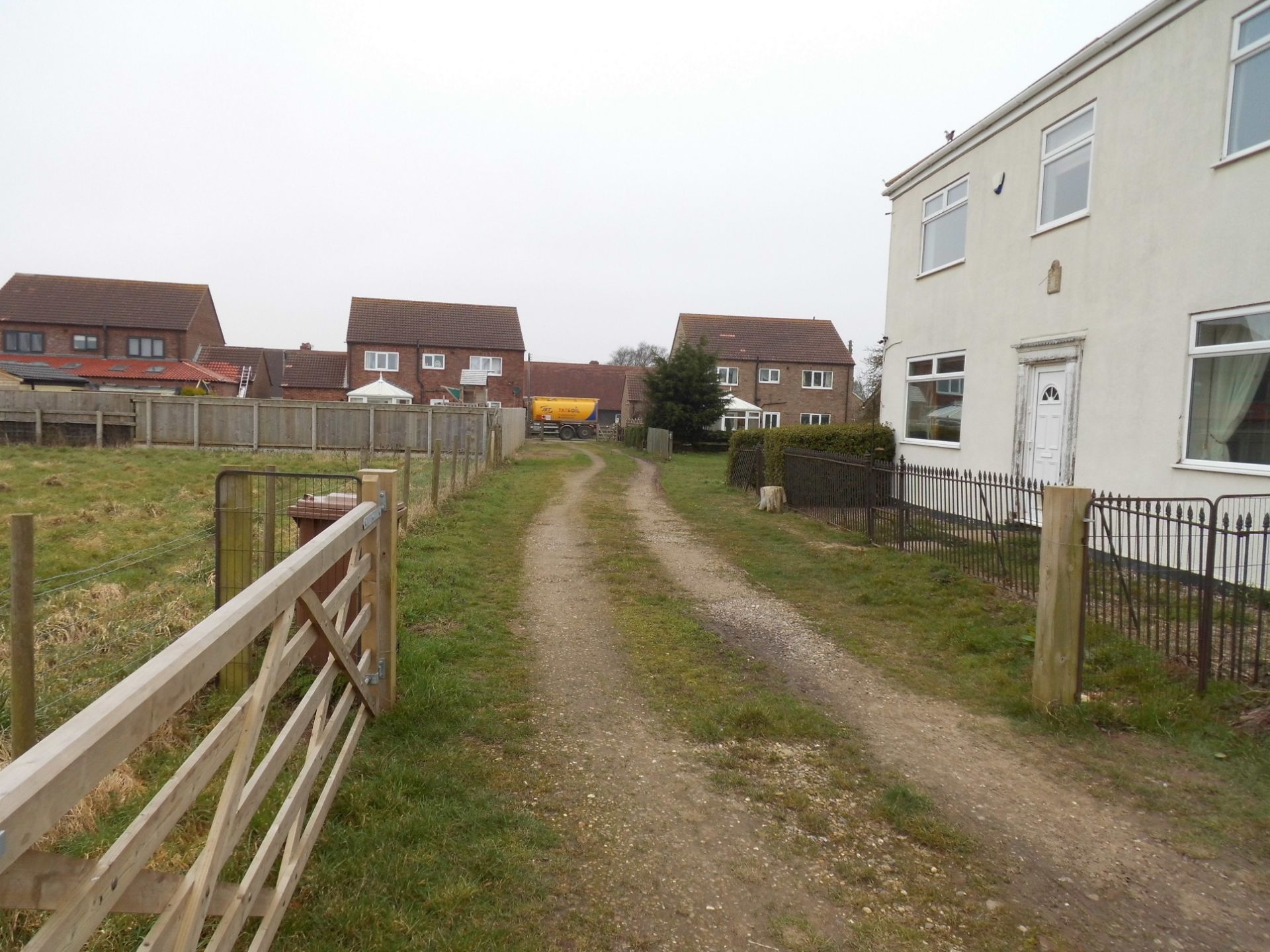 Grange Farm, Humber Lane, Welwick, Hull, HU12 0SA. Farmhouse sat in 3.77ac Grass Paddock. - Image 19 of 33