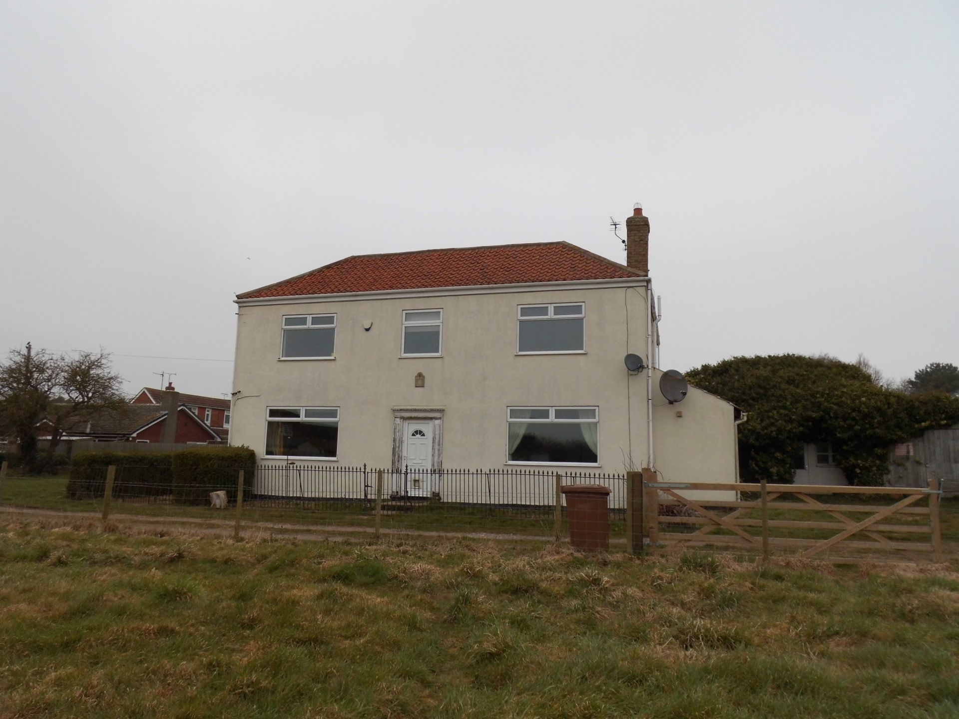 Grange Farm, Humber Lane, Welwick, Hull, HU12 0SA. Farmhouse sat in 3.77ac Grass Paddock. - Image 25 of 33