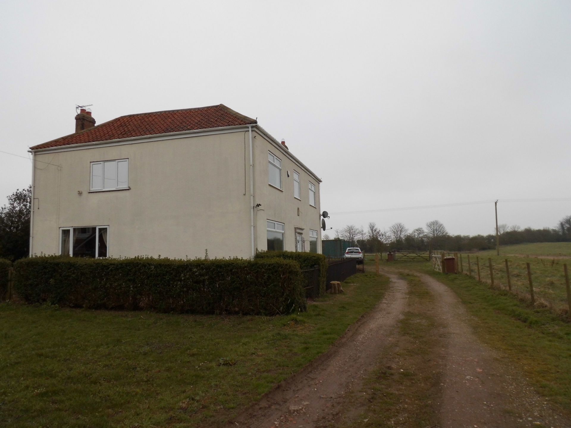 Grange Farm, Humber Lane, Welwick, Hull, HU12 0SA. Farmhouse sat in 3.77ac Grass Paddock. - Image 22 of 33
