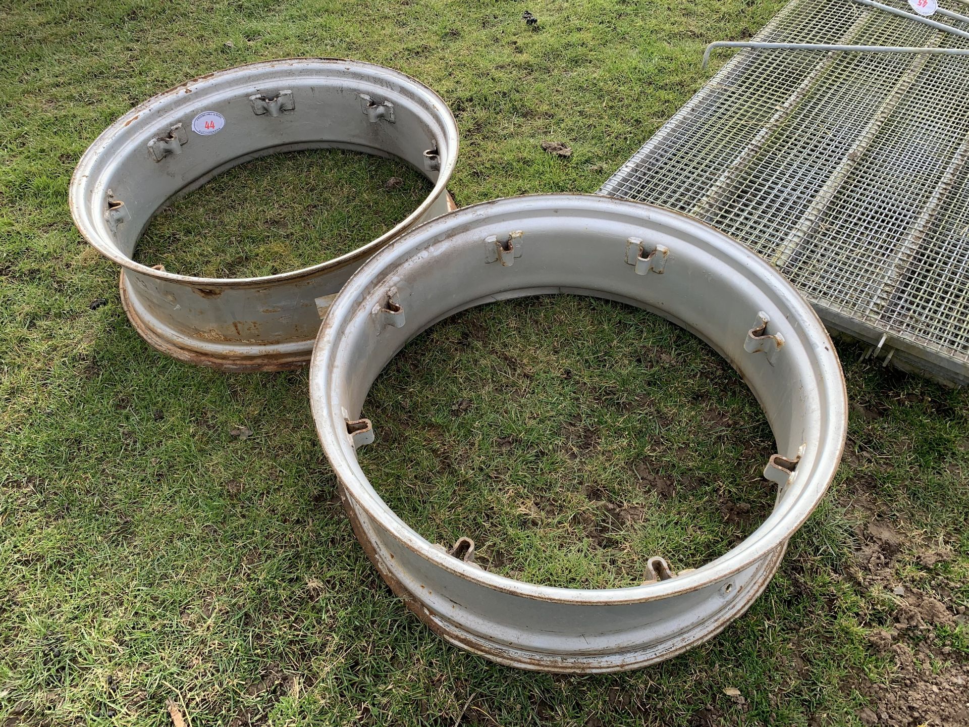 Pair wheel centres