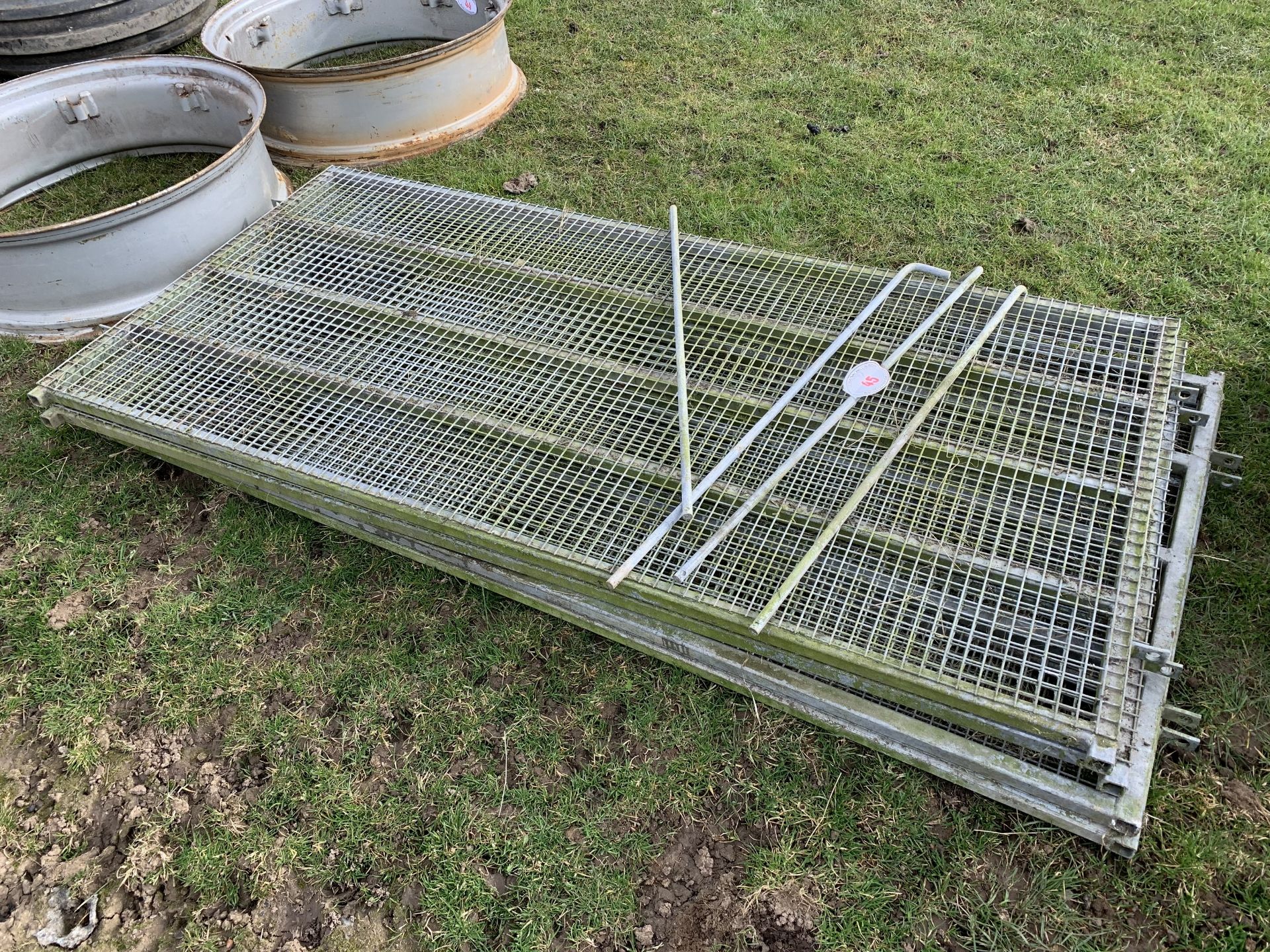 4no 7' sheep hurdles & pins