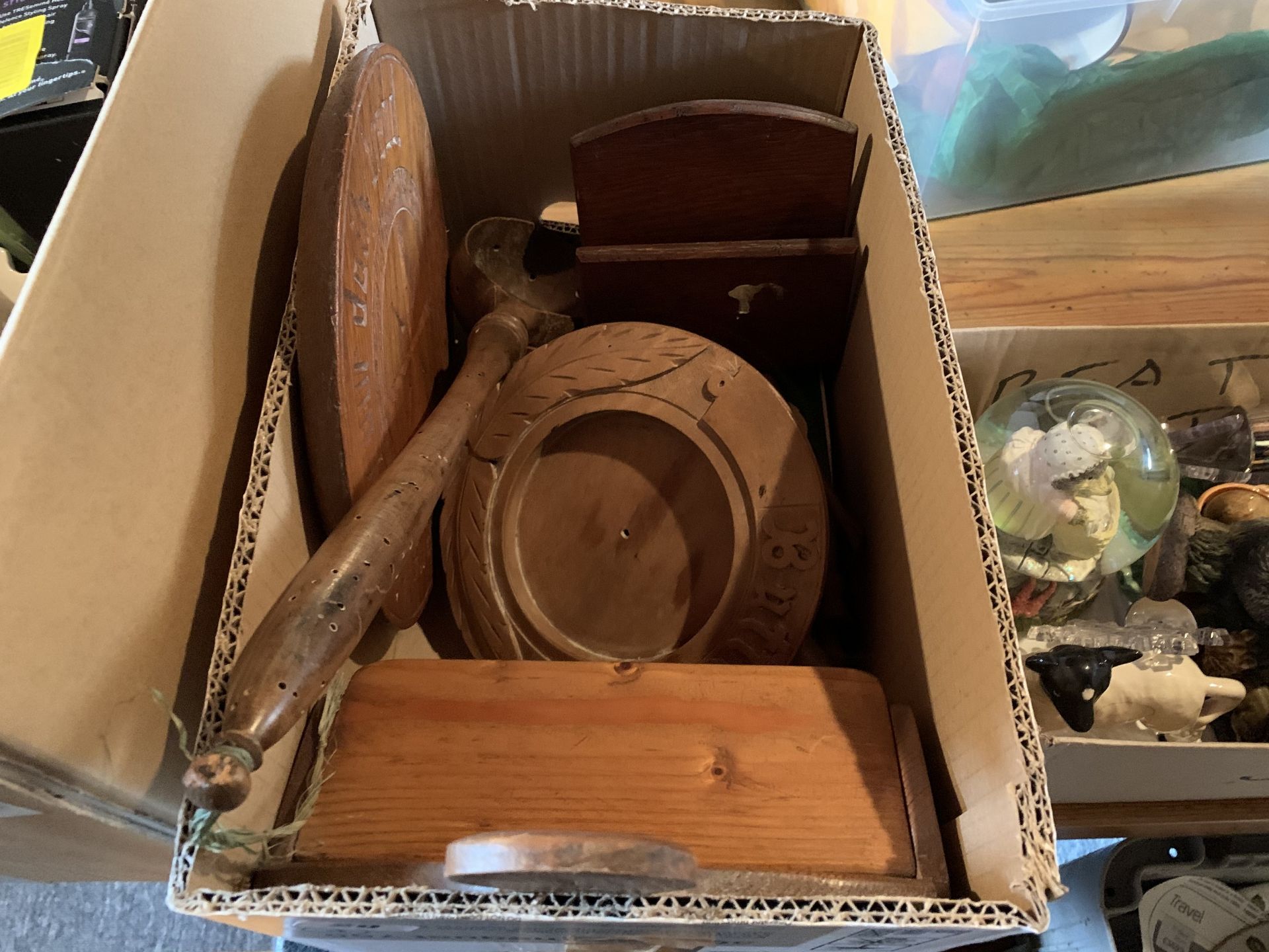 Box of miscellaneous treen