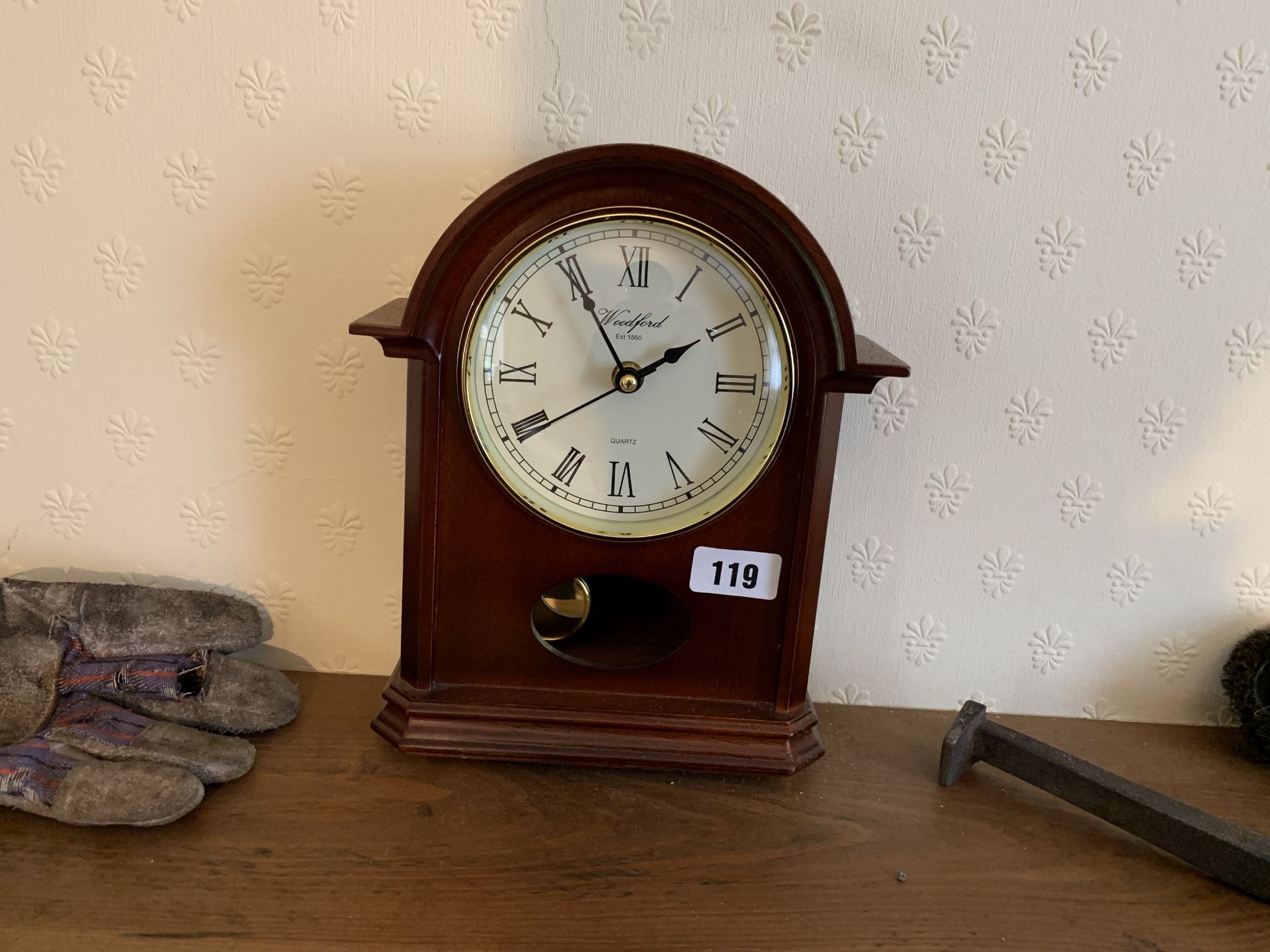 Woodford Quartz battery mantle clock