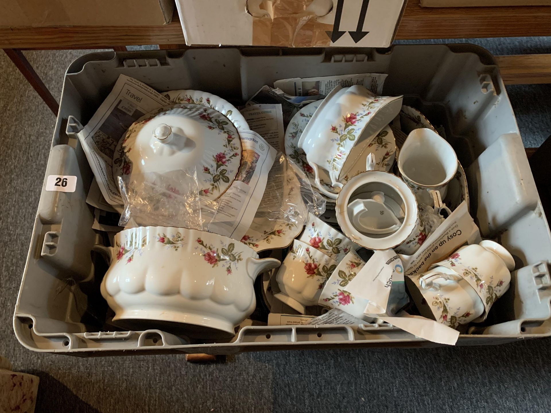 Part Chodziez tea set, some damaged