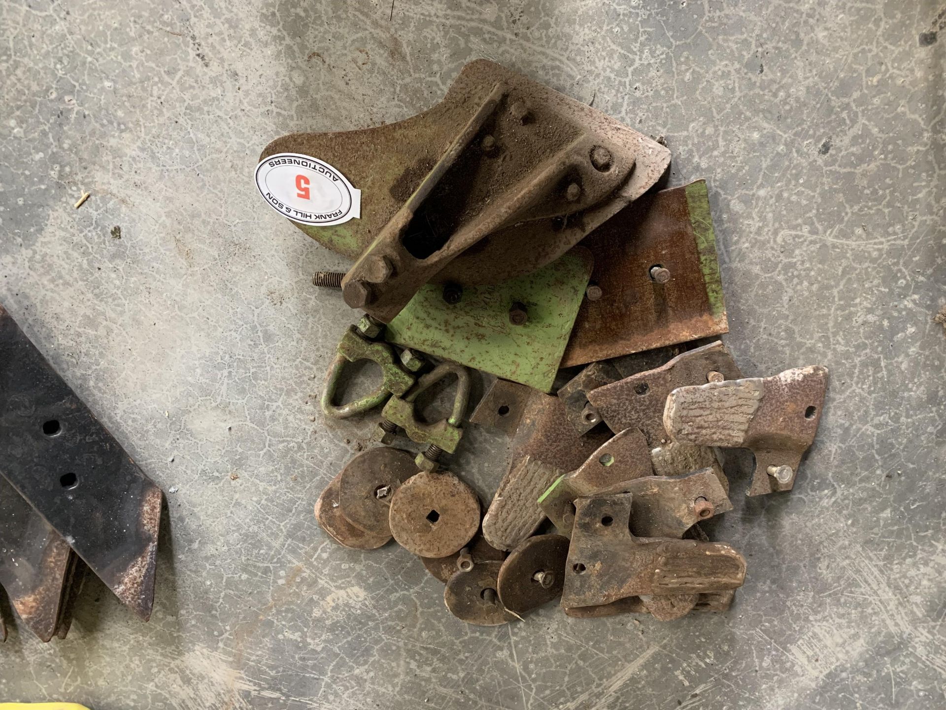 Assorted Dowdeswell plough parts inc skimmer