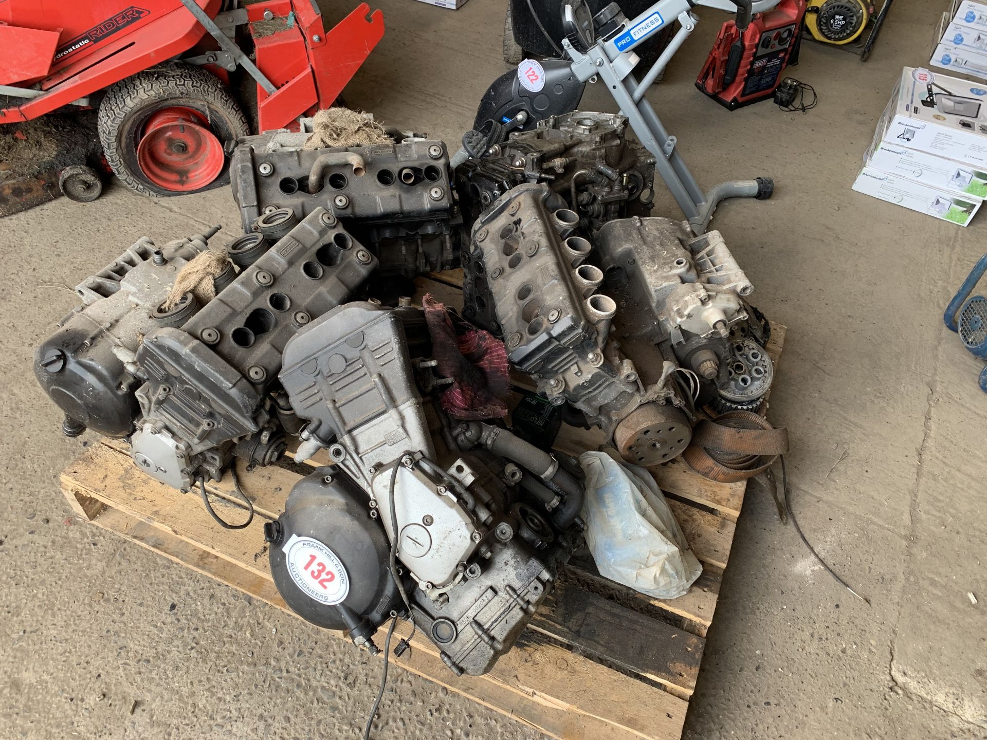 Pallet of 4 R1 1000cc engines & 1 casing