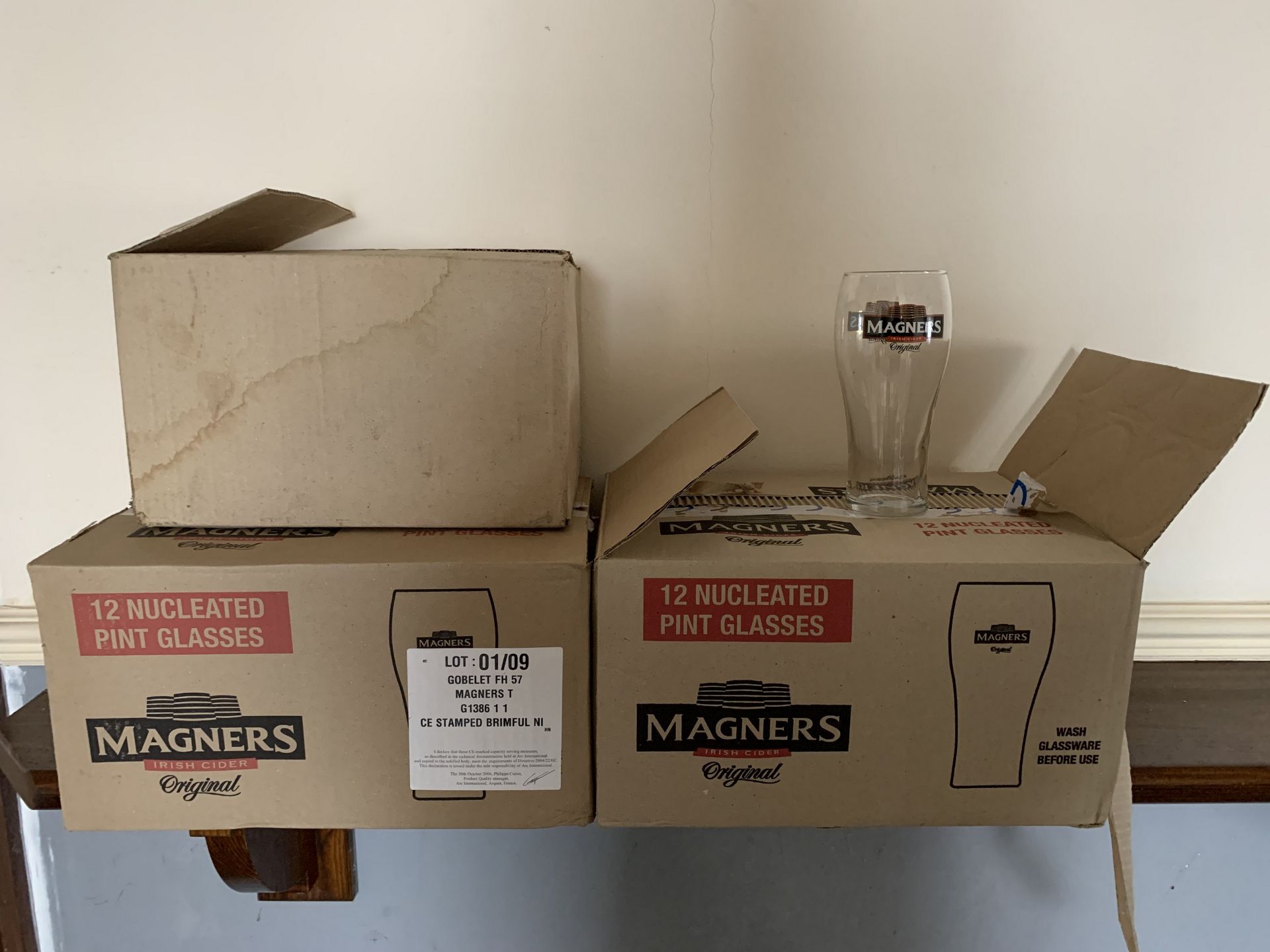 3 boxes of Magners pint & half pint glasses - Image 2 of 2