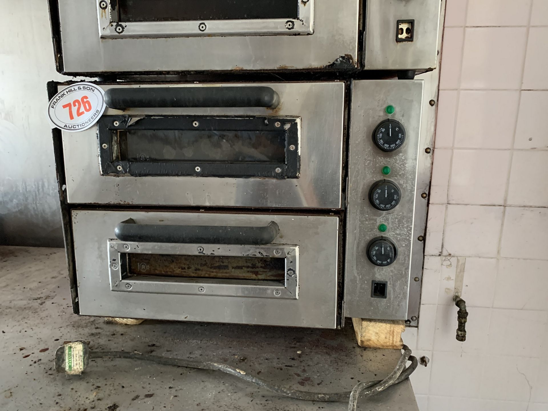 Twin pizza oven