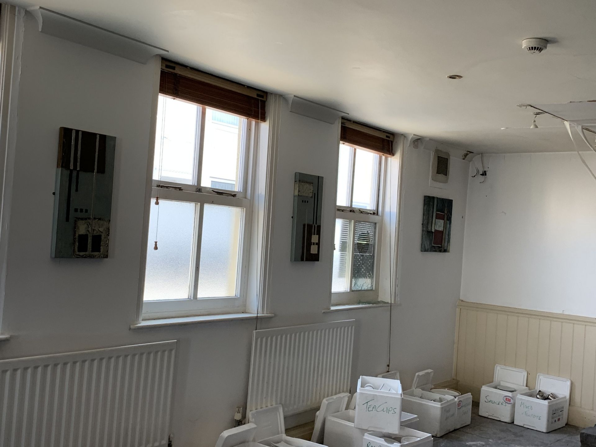Approx 20 wall mounted pictures and blackboards (throughout the pub) - purchaser to remove - Image 4 of 4