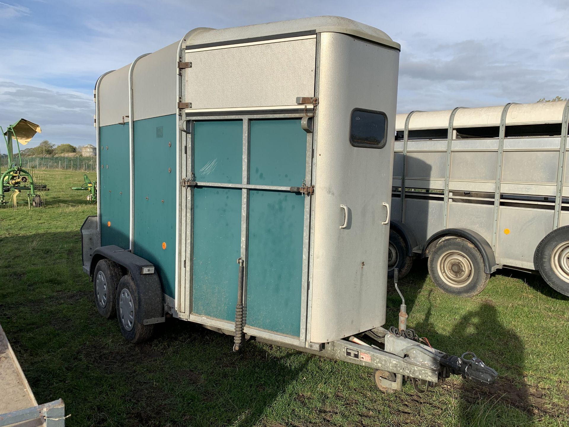 +VAT Ifor Williams HR505 Hunter twin axle horse trailer, front & rear load, with centre partition, w - Image 4 of 4