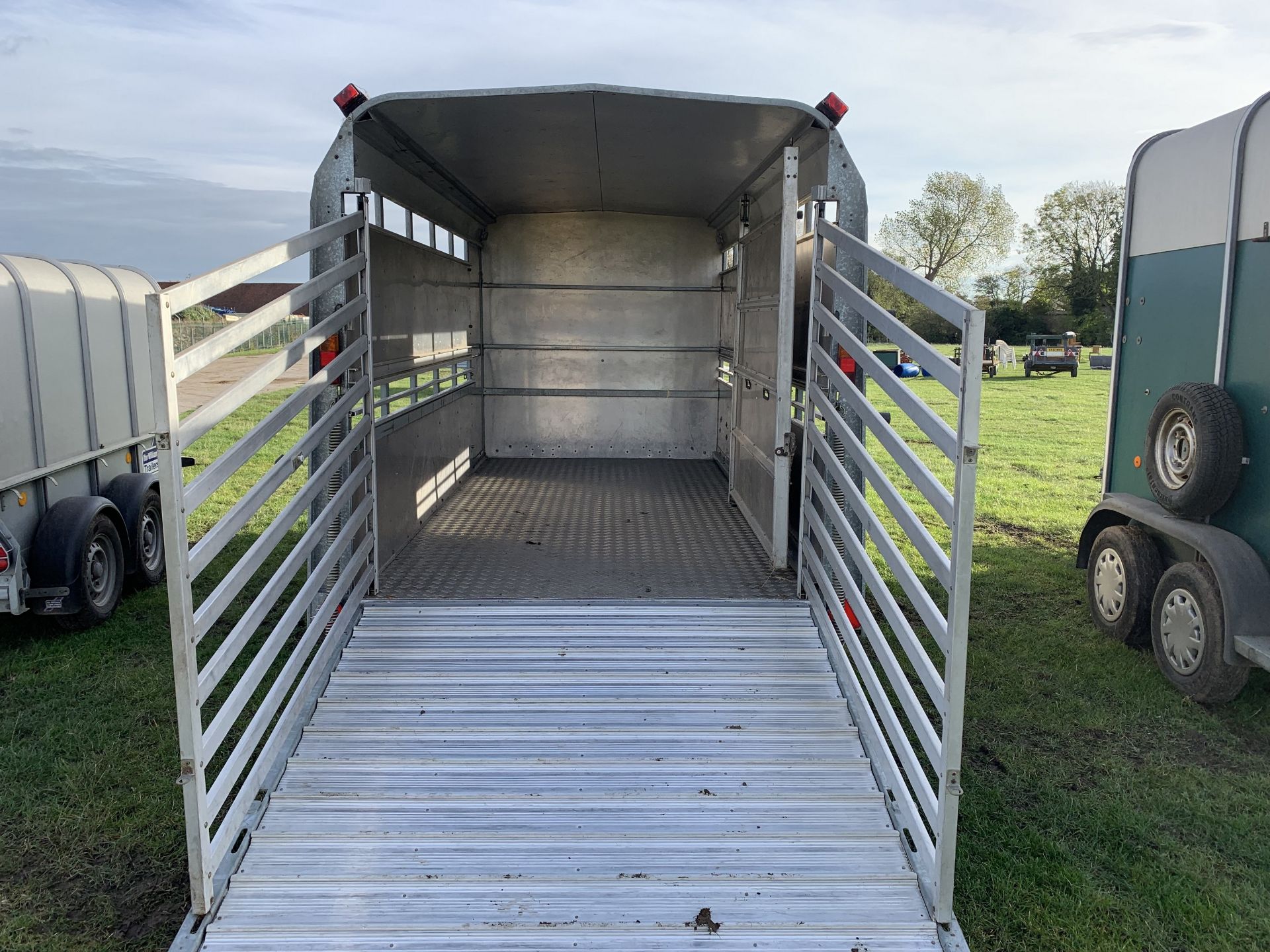 +VAT Ifor Williams TA510G 12' livestock trailer, wit solid cattle gate, with hitch key - Image 3 of 5