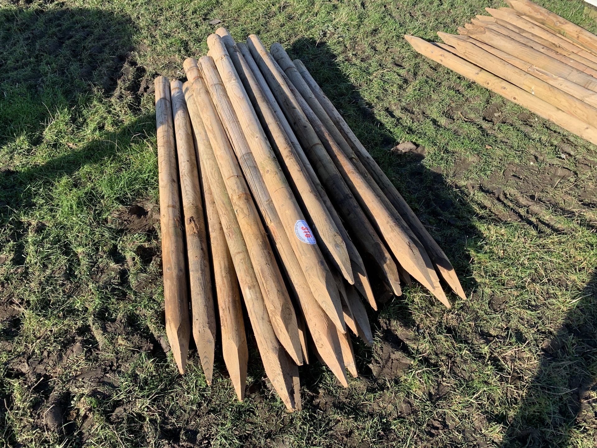 25 fence stakes