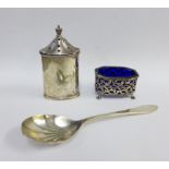Silver items to include a Walker & Hall, Sheffield silver pepper pot, Edinburgh silver salt with