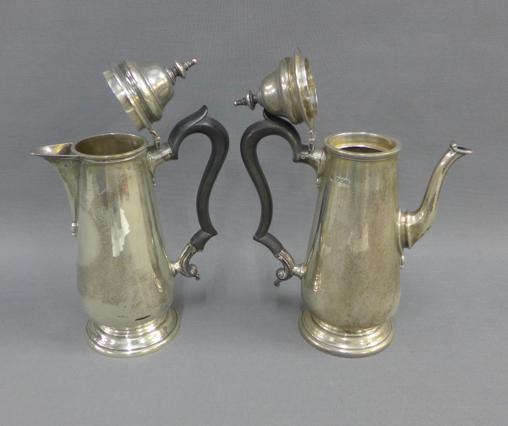 George V silver hot water pot and hot milk pot, Thomas Bradbury & Sons, Ltd, Sheffield 1922 & - Image 2 of 3