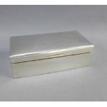Late Victorian silver table cigarette box, London 1901, of rectangular form with a hinged lid and