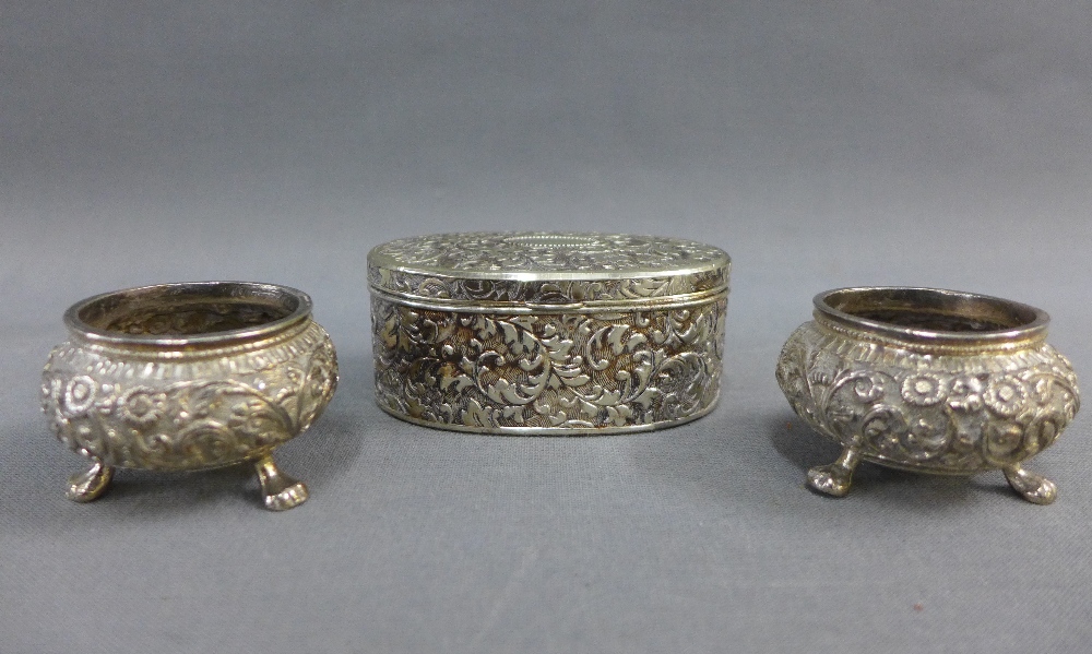 Mixed lot to include a pair of Eastern white metal salts, Viners silver plated trinket box, white - Image 2 of 3