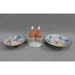 Two Chelsea floral patterned terracotta dishes and a Frank Berry Kent Oasts group, tallest 15cm (3)