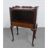 Mahogany bedside cabinet with a three quarter gallery top over an open recess and single long