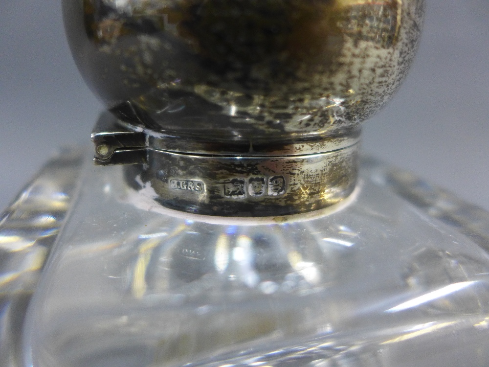 Edwardian silver topped glass inkwell, John Grinsell & Sons, London 1902, of square form with a - Image 3 of 3