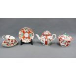 Worcester Scarlet Japan part teaset comprising two cups, two saucers, teapot and sugar bowl with