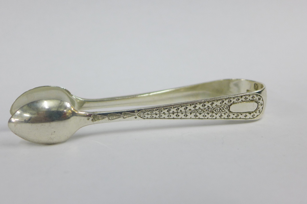 Victorian set of twelve silver teaspoons with matching sugar tongs, Glasgow 1895 (13) - Image 2 of 6