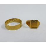 9ct gold signet ring and an unmarked 9ct gold wedding band (2) approx 5g