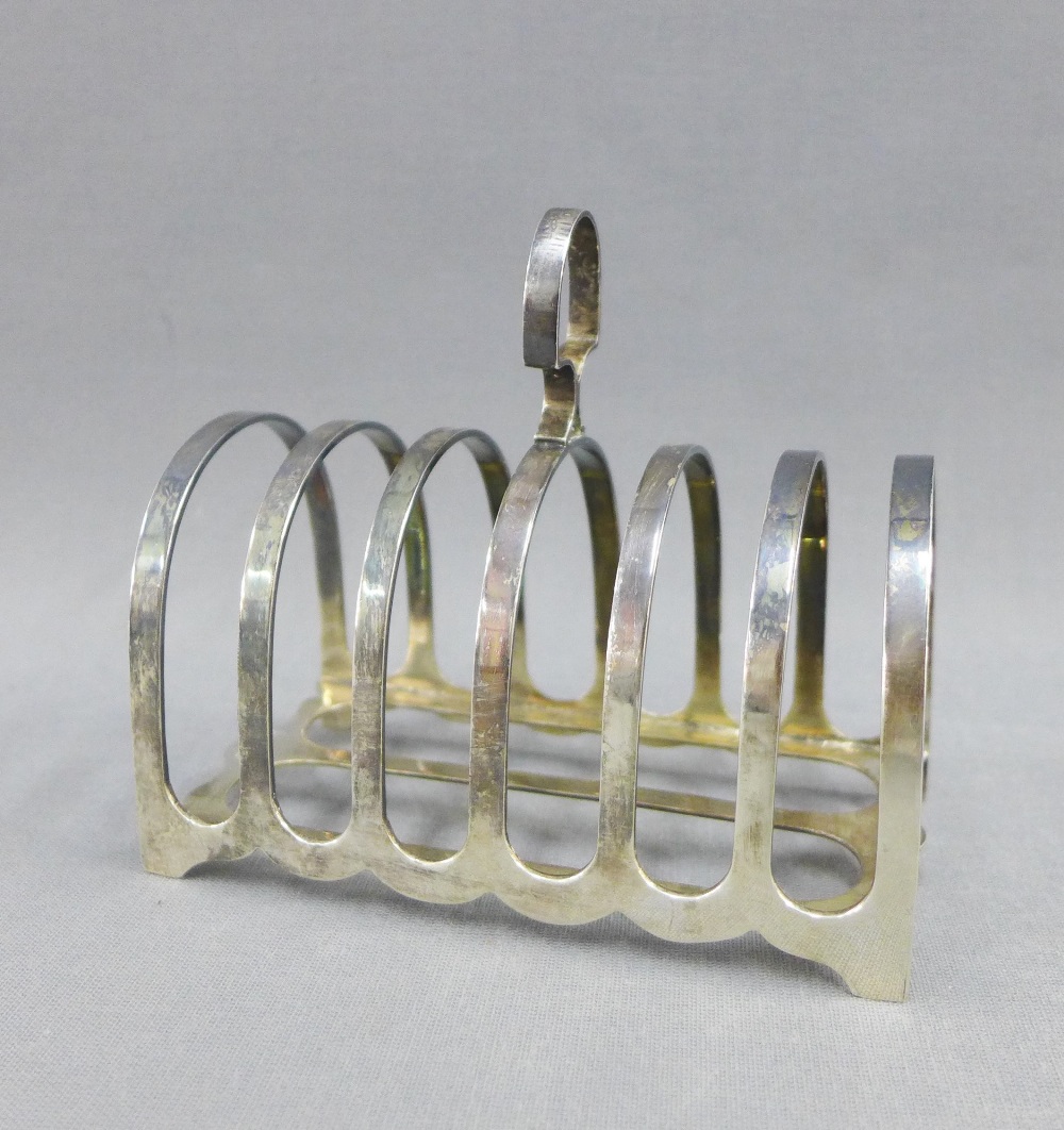 George V silver toast rack, James Deakin & Sons, Sheffield 1921, 12cm long